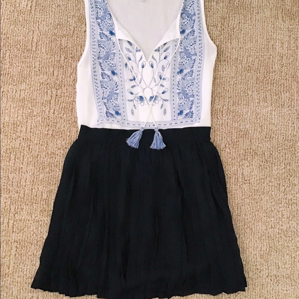 💥 MOVING SALE💥 Forever 21 Black Pleated Skirt